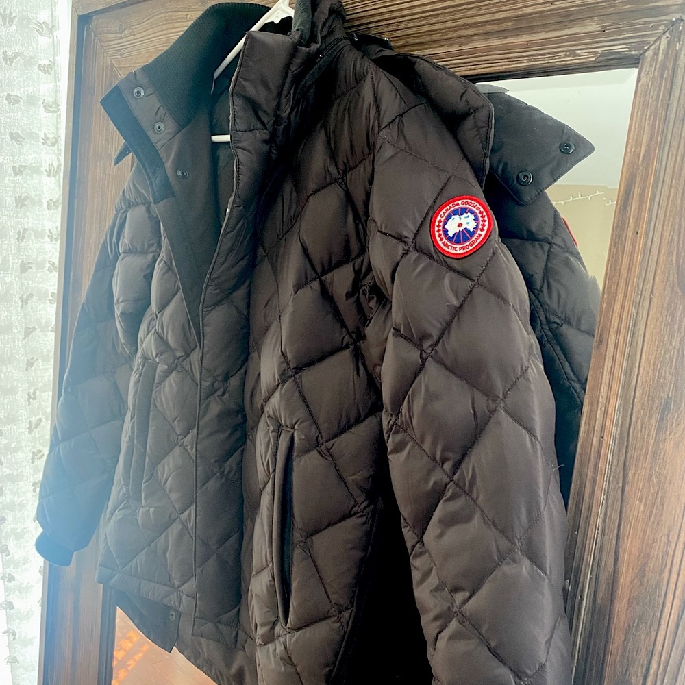 CANADA GOOSE. TAGS ON. SIZE XSMALL MENS. CAN BE WORN AS SMALL/MEDIUM WOMENS.